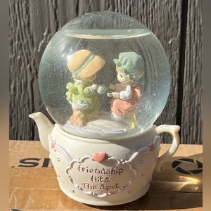 Precious Moments Enesco Friendship Hits the Spot tea for 2 musical water globe